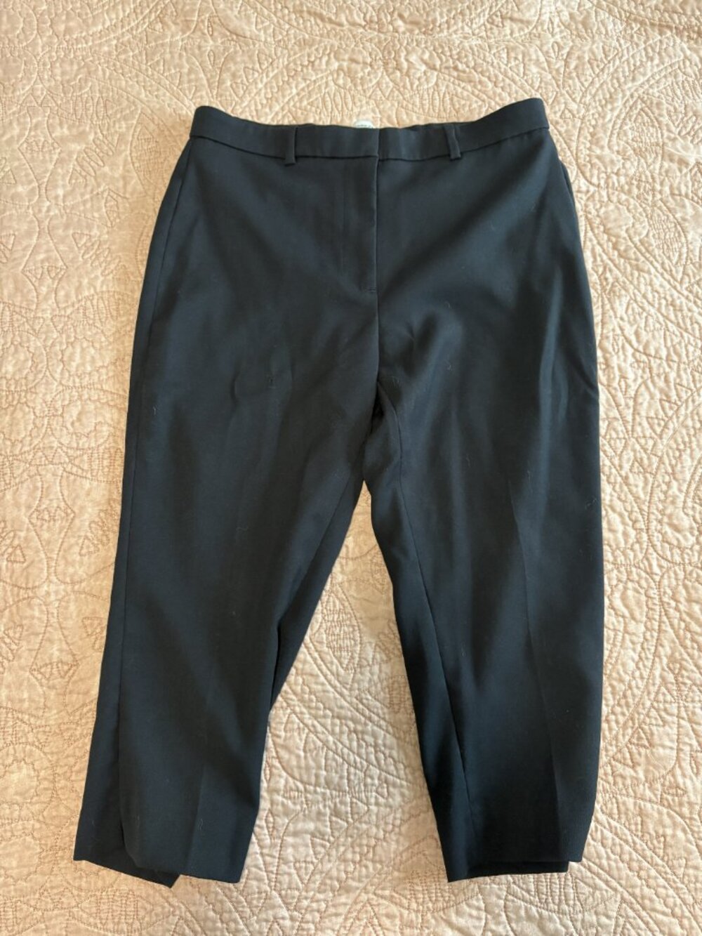 Abercrombie Women's Mid Rise Tailored Capri Pant - Picture 2 of 3